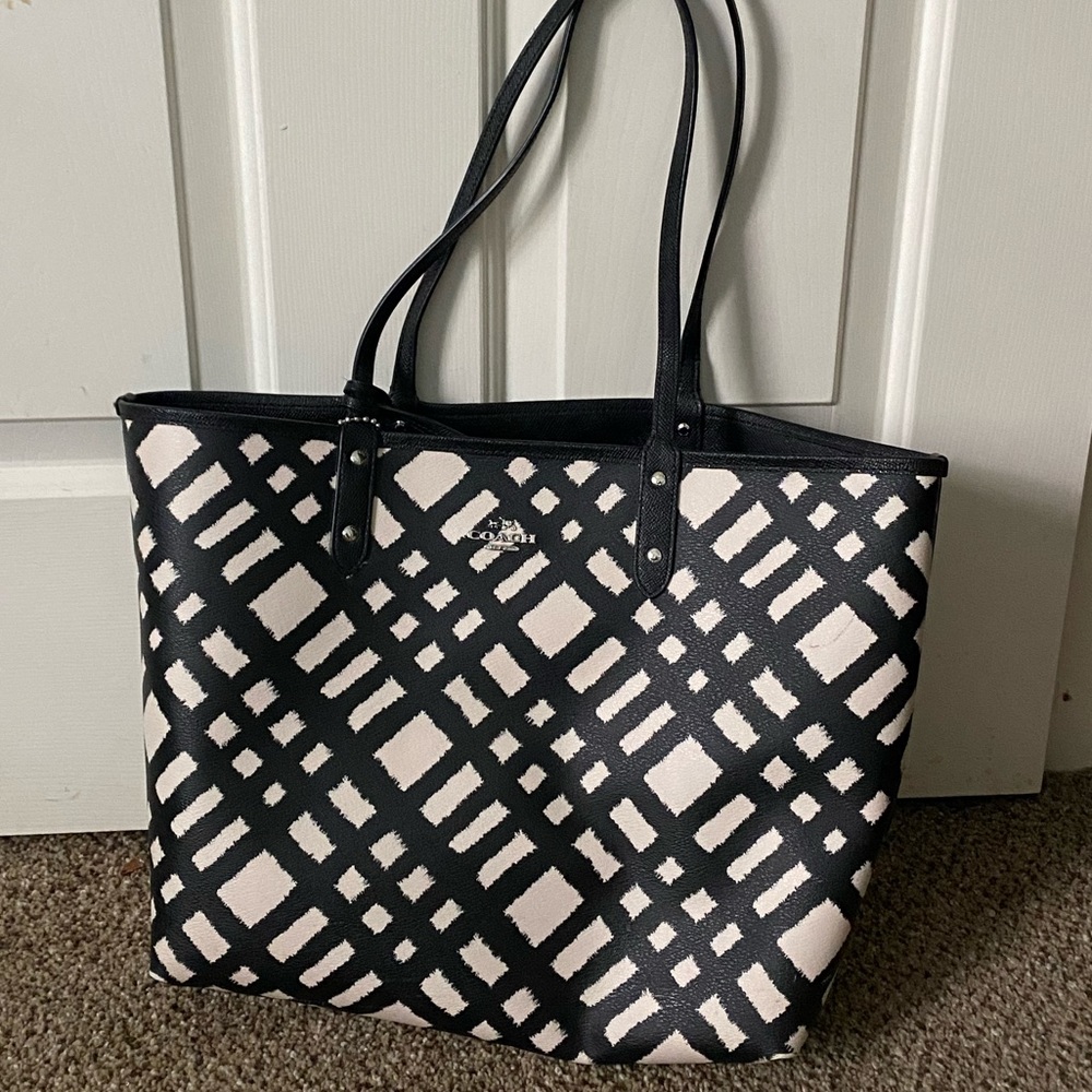COACH REVERSIBLE TOTE - Picture 9 of 12